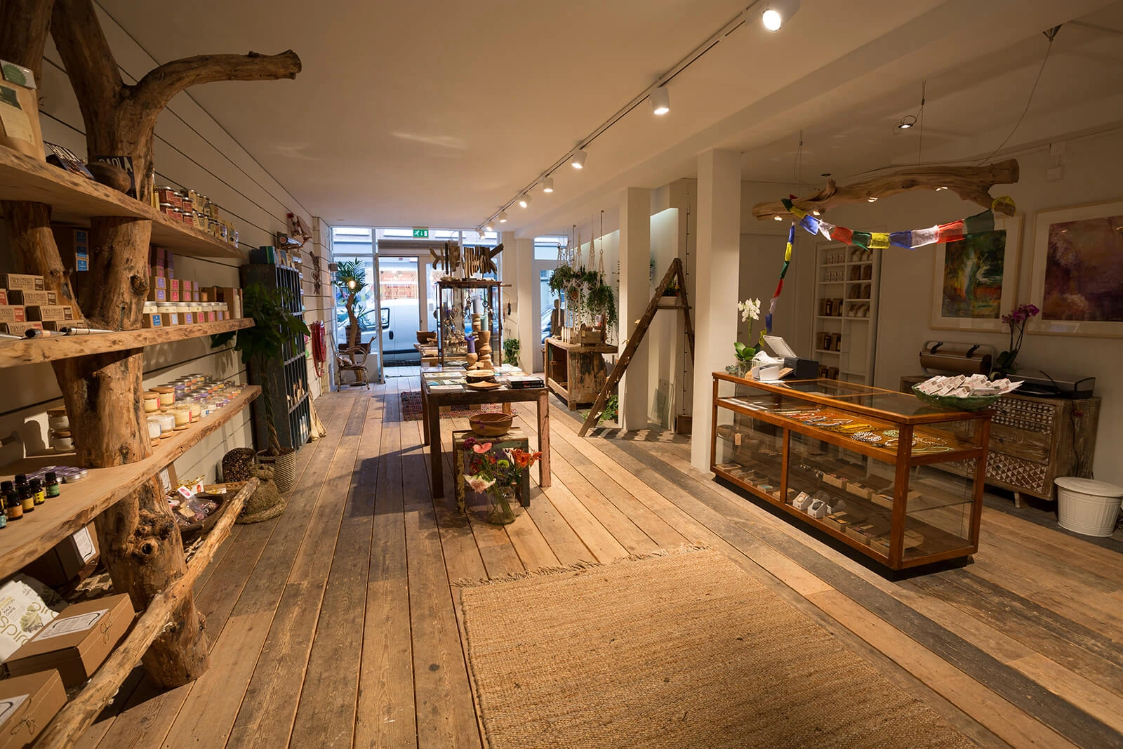 Renovation store and cafe